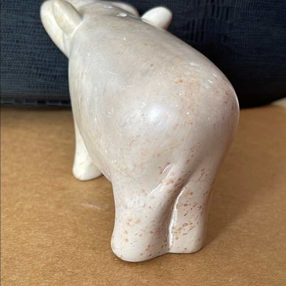 Carved Cream-colored Soap Stone Hippo figurine - Picture 6 of 8